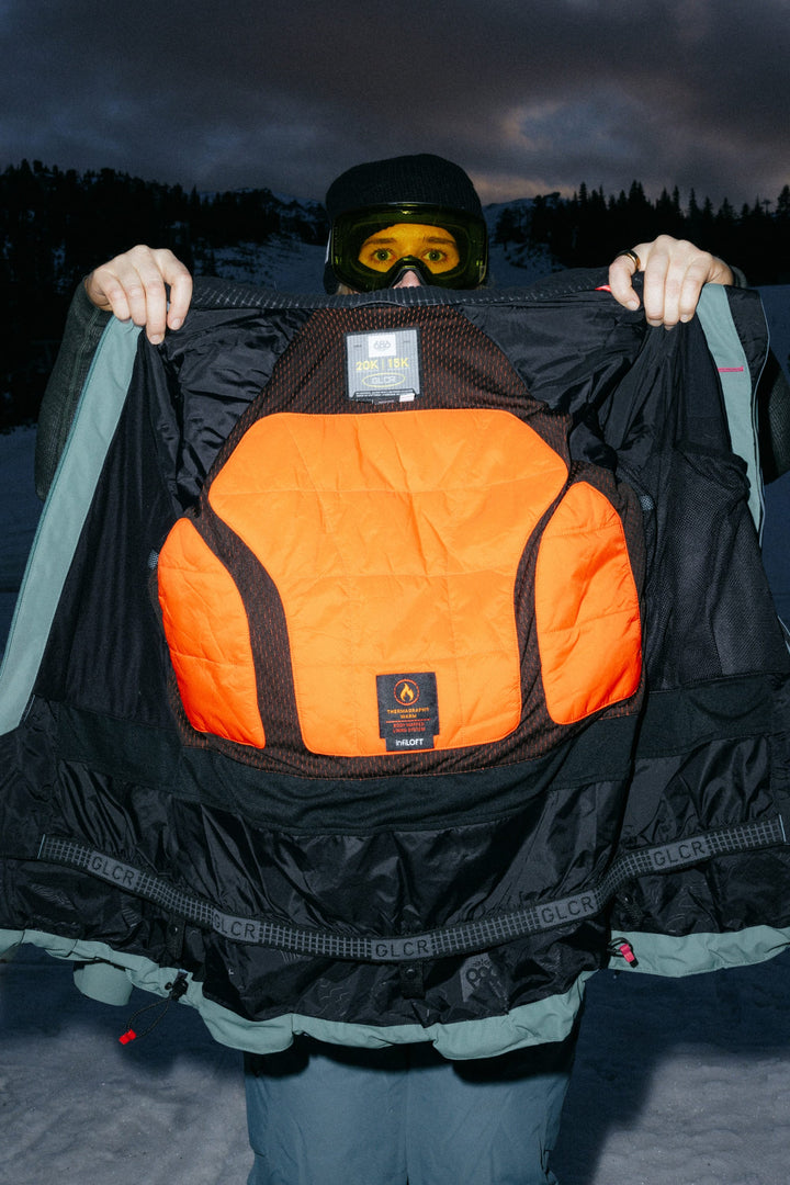 686 Women's Hydra™ Thermagraph® Jacket — PALE FIRN (vista 2)