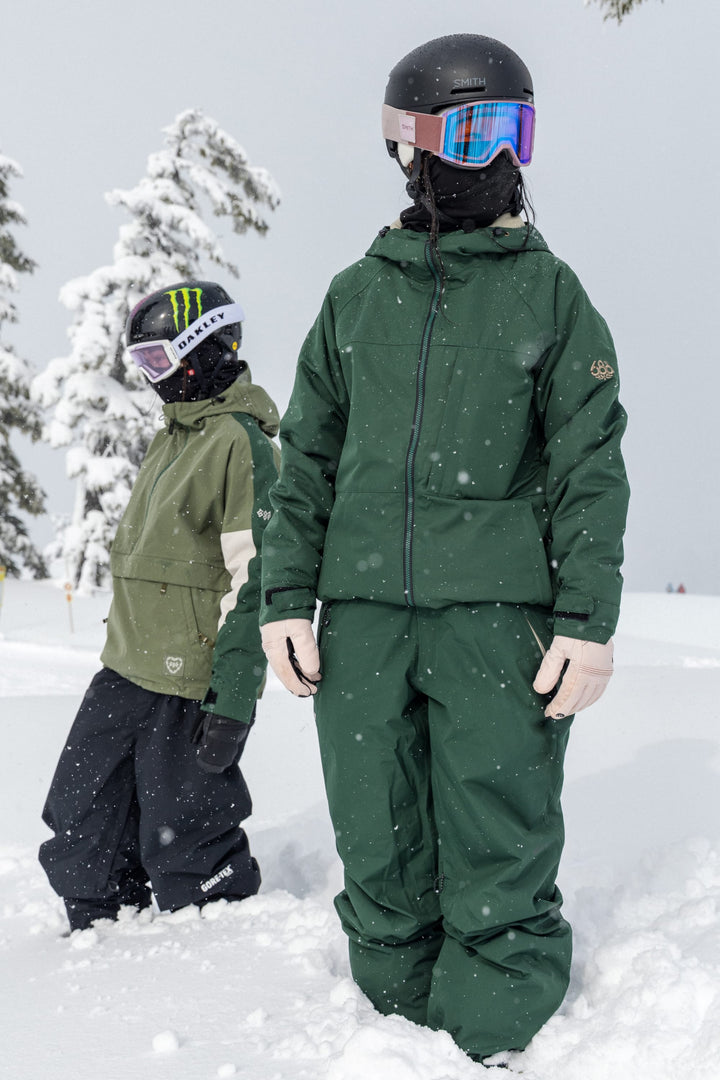 686 Women's GORE-TEX® Willow™ Insulated Pant — MOSS GREEN (vista 2)