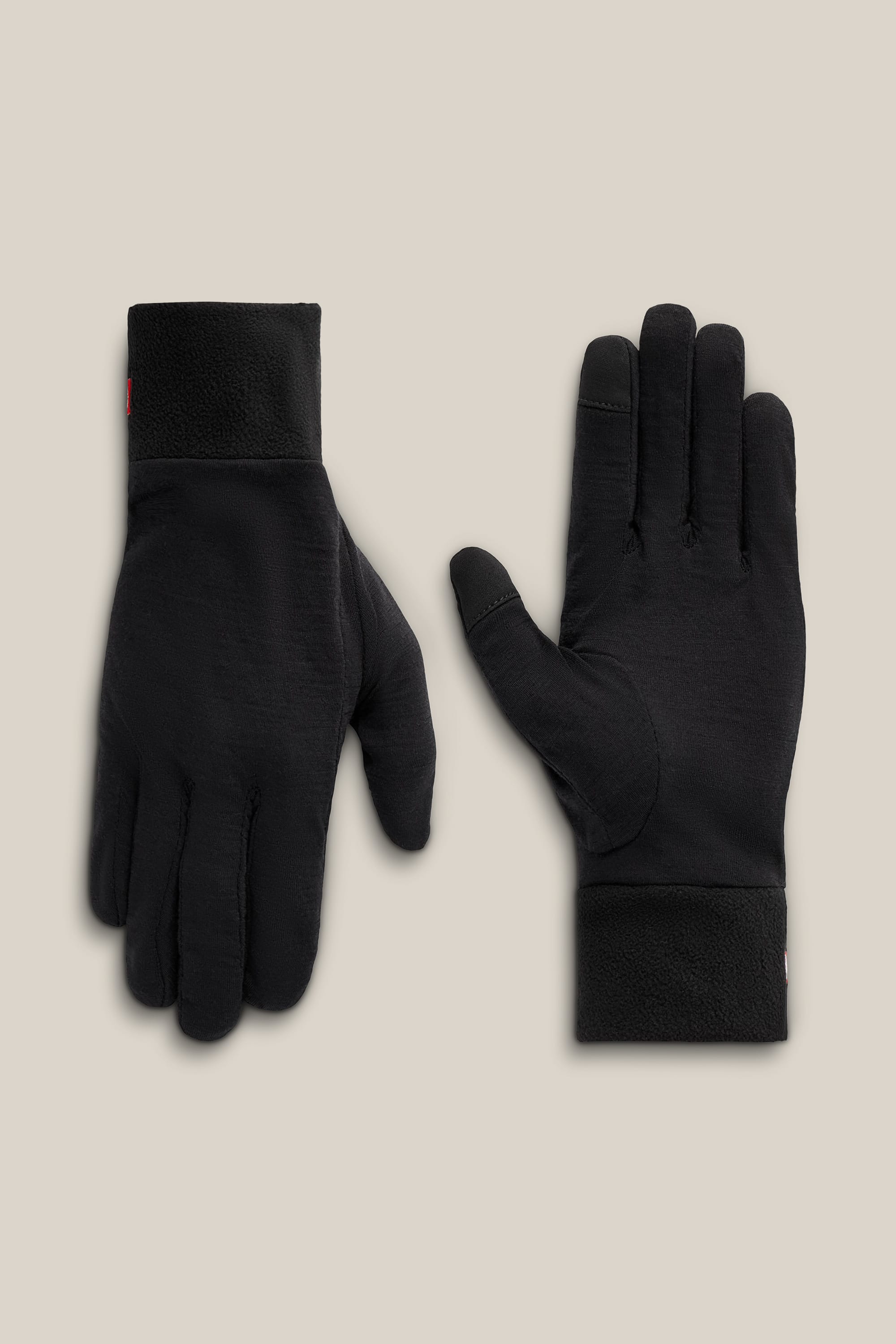 A pair of 686 Men’s GORE-TEX® SMARTY® 3-In-1 Gauntlet Gloves is displayed on a beige background, with one glove showing the palm and the other displaying the back.